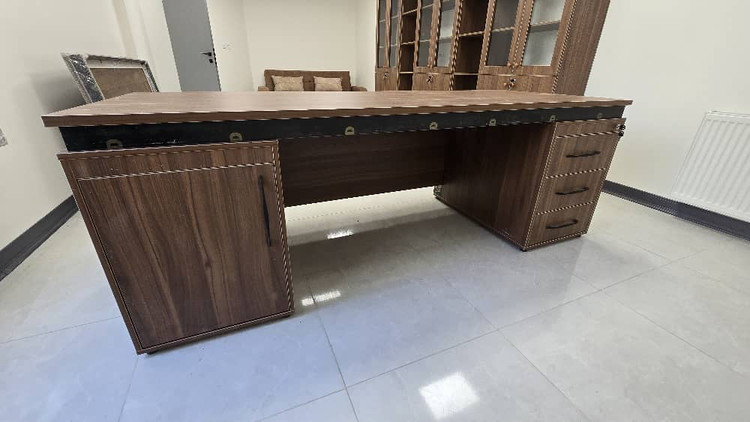 میز مدیریت با میز کنفرانس ۶ نفره کد ۶۹۰۱